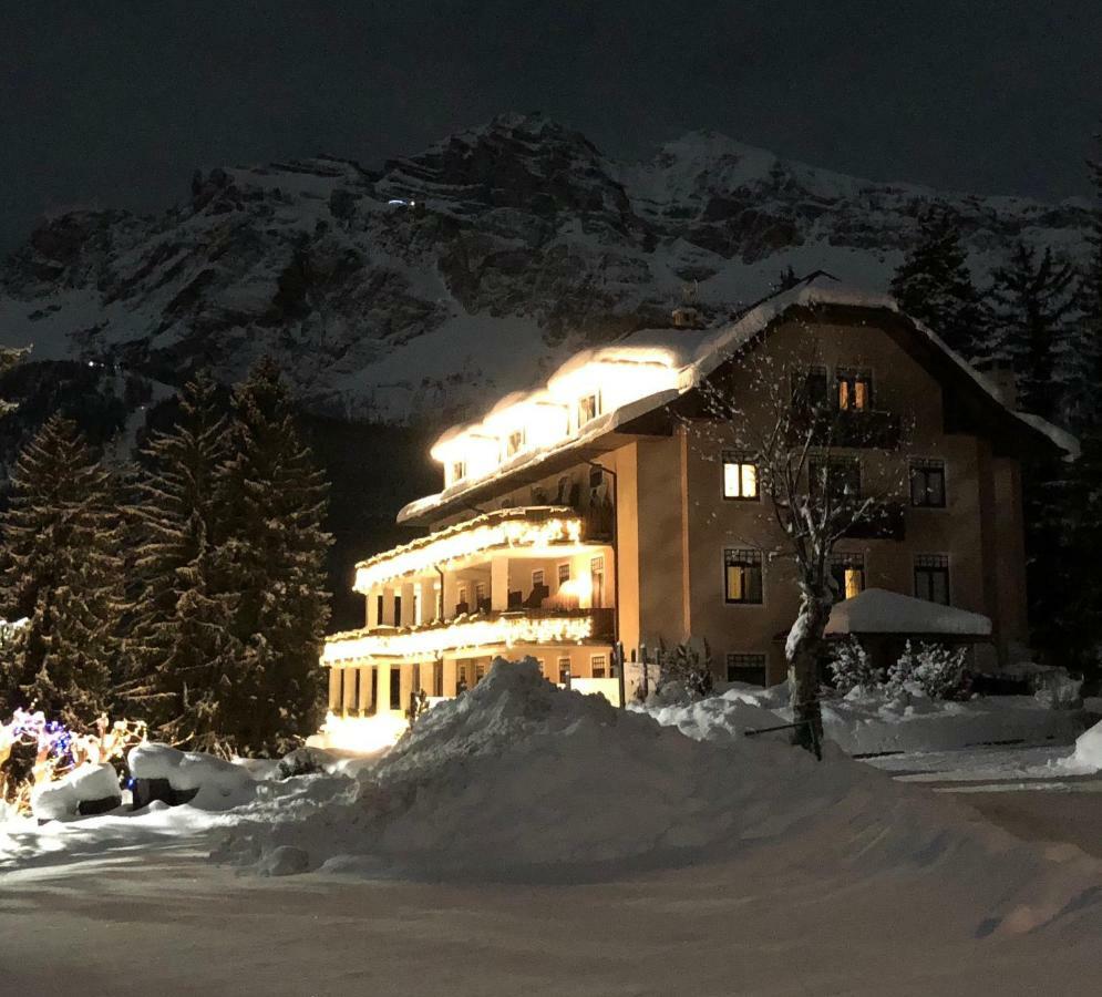 Boutique Hotel Villa Blu Cortina dʼAmpezzo Esterno foto